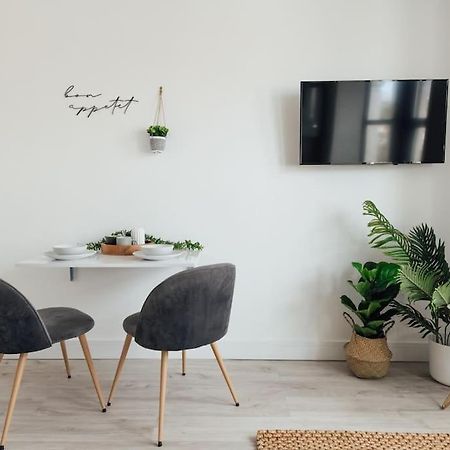 Modern 2 Bedroom Flat In Ilford, London Kültér fotó