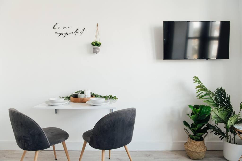 Modern 2 Bedroom Flat In Ilford, London Kültér fotó